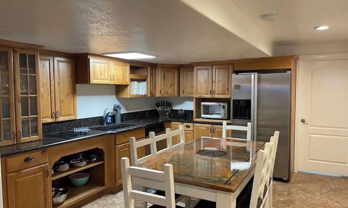 Kaysville House | Beautiful, spacious 2-bedroom home in Kaysville