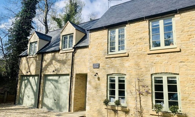 Kencot House | Beautiful, Spacious Cotswold Stone Home Away From Home