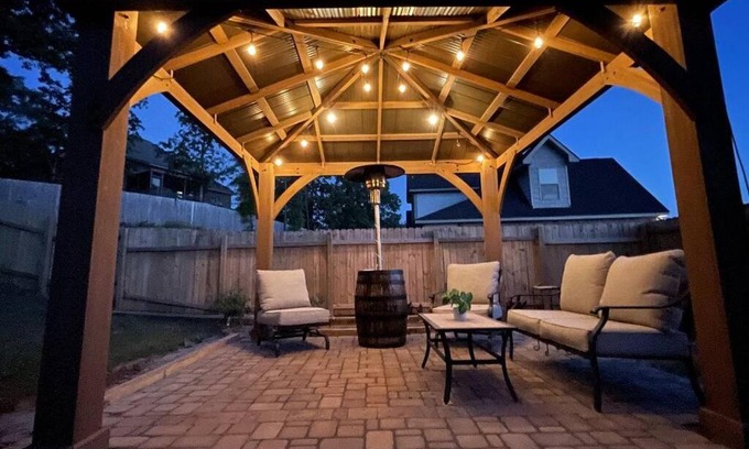 Byron Villa | Beautiful Spacious Farmhouse Home W/ outdoor space