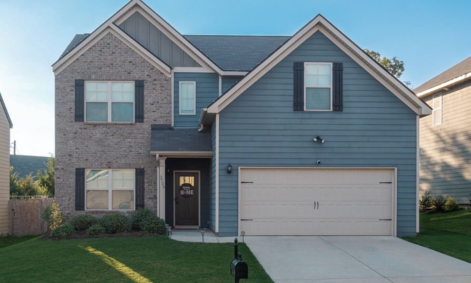 Opelika House | Beautiful spacious house 5 minutes from Tiger Town