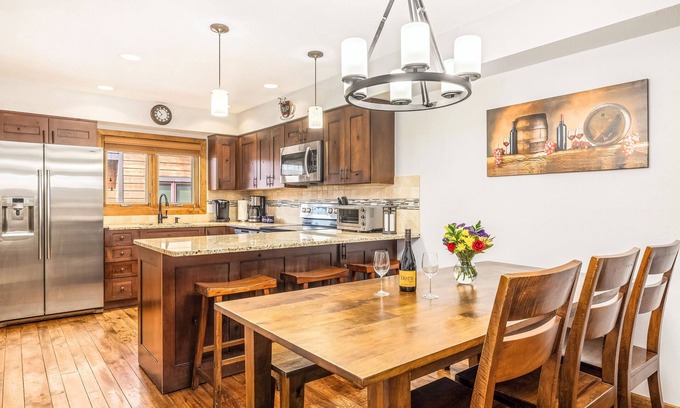 Four O'Clock House | Beautiful, Spacious Townhome w/Garage! Ski In, Walk to Main St., W/D, Pool/Tubs