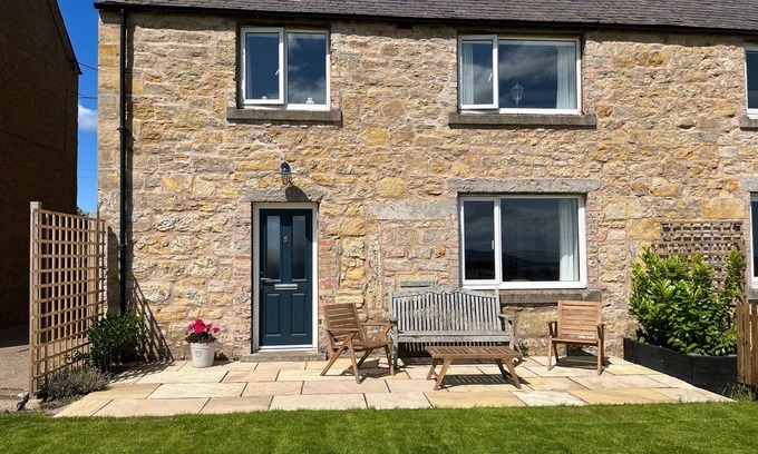 Berwick-upon-Tweed Cottage | Beautiful stone cottage on the stunning Northumbrian coast.