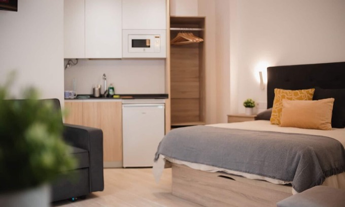 Carabanchel Apartment | Beautiful suite with kitchen and private bathroom