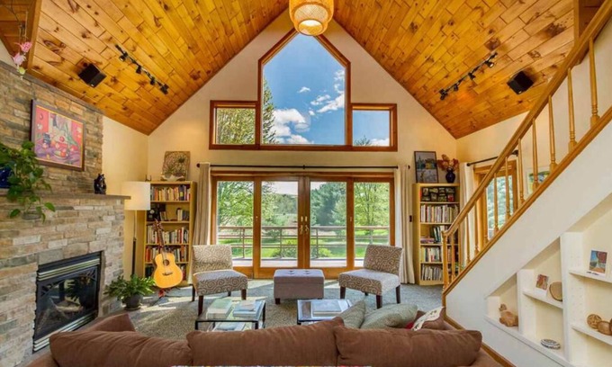 Schuylerville House | Beautiful, sunny, open-floor 3-bedroom house in Saratoga Springs