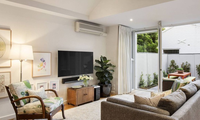 Albert Park House | Beautiful Terrace House in Fabulous Albert Park
