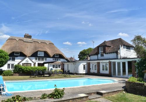 Chichester House | Beautiful Thatched Cottage with Outdoor Pool, Secure Garden, Dog & Family Friendly! Chichester Holiday Properties