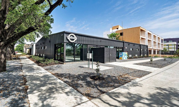 South Central Houston Hotel | Beautiful Themed Room Boutique Hotel- Sleeps 30