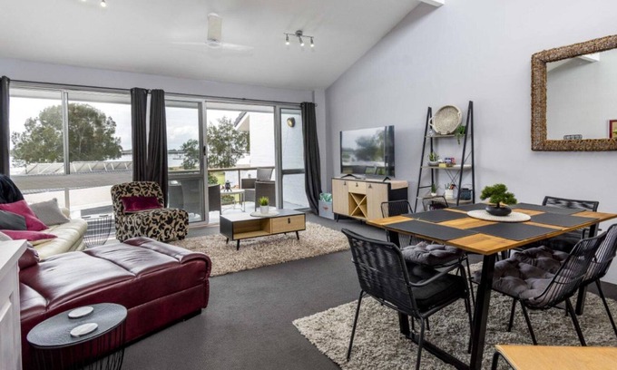 Sandstone Point House | Beautiful Townhouse with Water Views