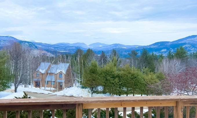 Carroll County House | Beautiful townhome w/mountain views from the deck, near skiing