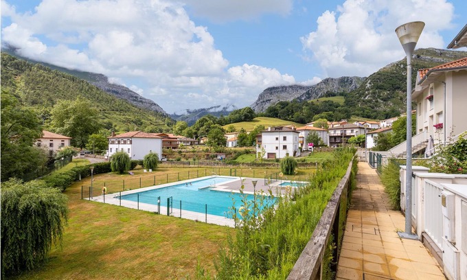 Arredondo House | Beautiful townhouse with community pool for nature lovers.