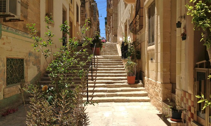 Senglea House | Beautiful traditional town house with marina views from roof terrace