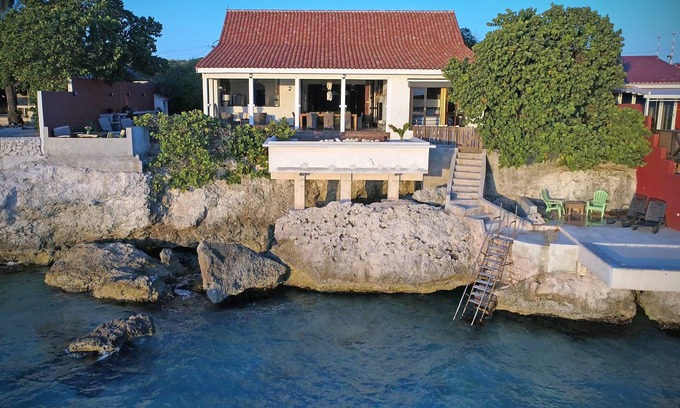 Boka Sami Villa | Beautiful tropical villa with private access to the sea