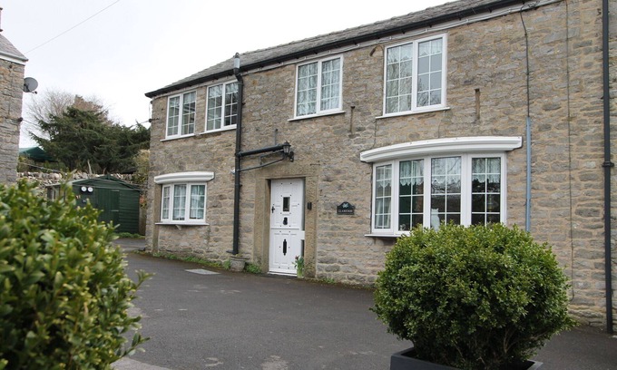 Castleton Cottage | Beautiful Two Bedroom Country Cottage in Castleton Village with Patio & Parking