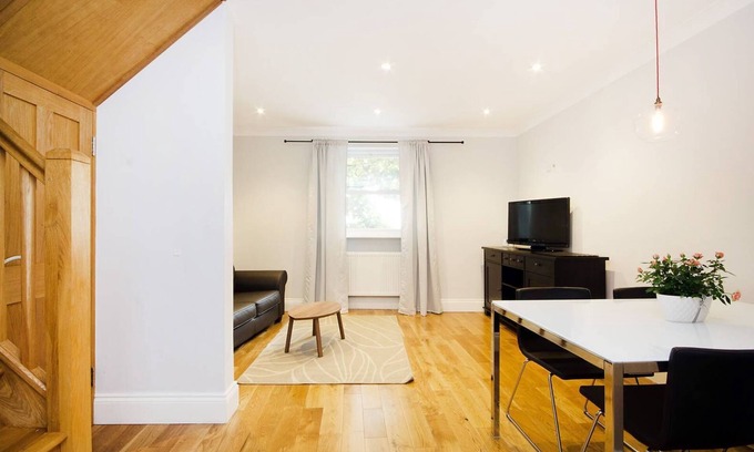 Earl's Court Apartment | Beautiful Two Bedroom Apartment near Hyde's Park