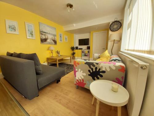 Uplands Apartment | Beautiful Two Bedroom ground floor apartment