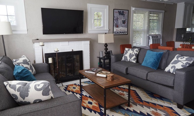 Edgewater House | Beautiful Updated 3BD/2BT Home Near DT and Close to Mountains-Backyard w/Grill!