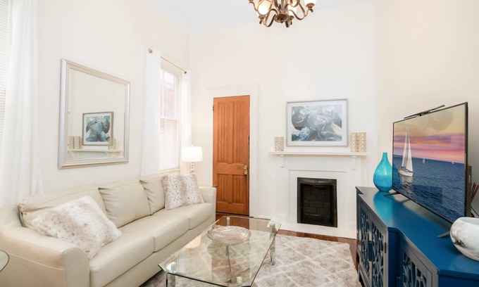 Touro Apartment | Beautiful Uptown New Orleans w/Pool Near Street Car Line