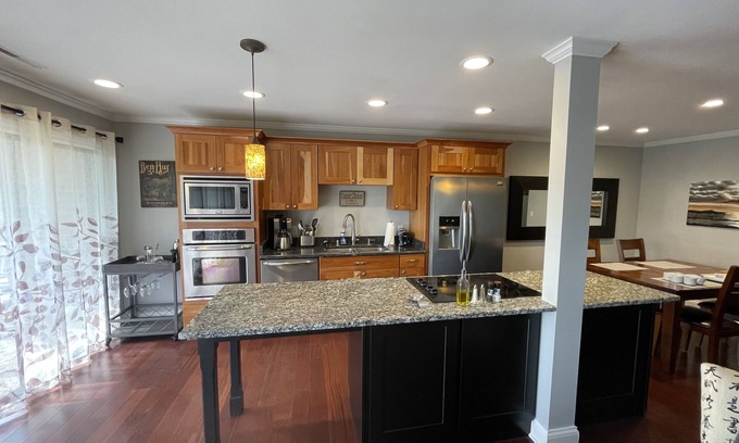 Fontana-on-Geneva Lake Condo | Beautifully modernized Abbey Villa