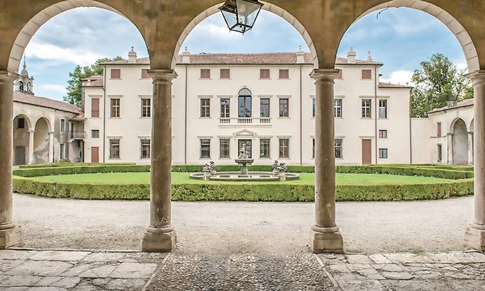 Castelgomberto Apartment | Beautiful vacation apartment in the courtyard of an old Venetian villa from the mid-17th century.
