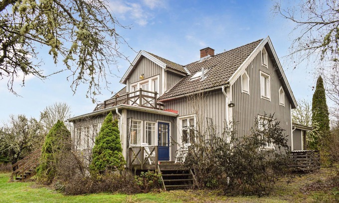 Nybro Apartment | Beautiful vacation apartment with cozy furnishings near the lake.