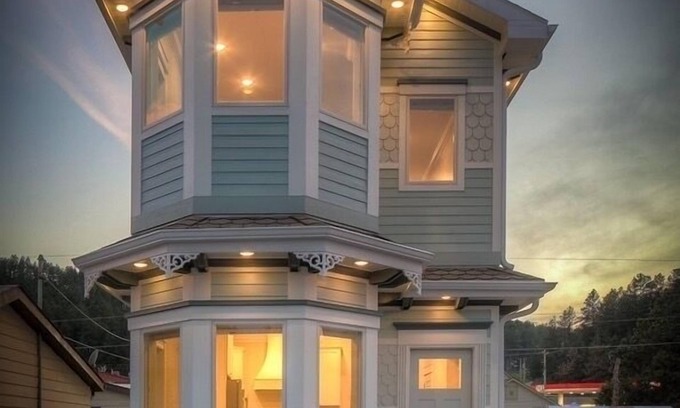 Hill City House | Beautiful Victorian Home/cabin