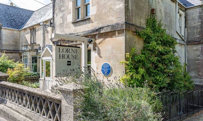Box House | Beautiful Victorian Villa, near to Bath, modern and luxurious