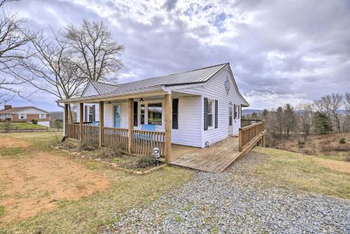 Sparta House | Beautiful Views and Gas Grill Sparta Getaway!