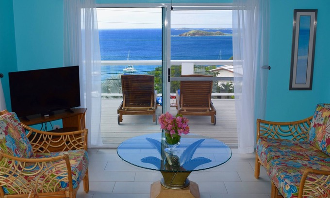 Nazareth House | Beautiful views, walk to Secret Harbour Beach