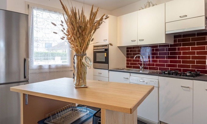 Denneville House | Beautiful villa for 4 guests with WIFI, TV, terrace, pets allowed and parking