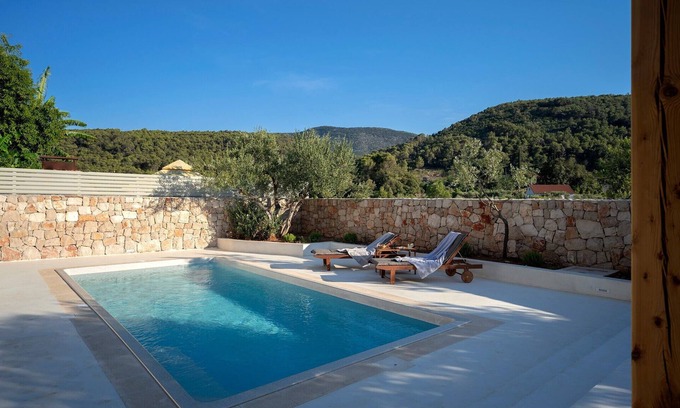 Dol Villa | Beautiful Villa Arte