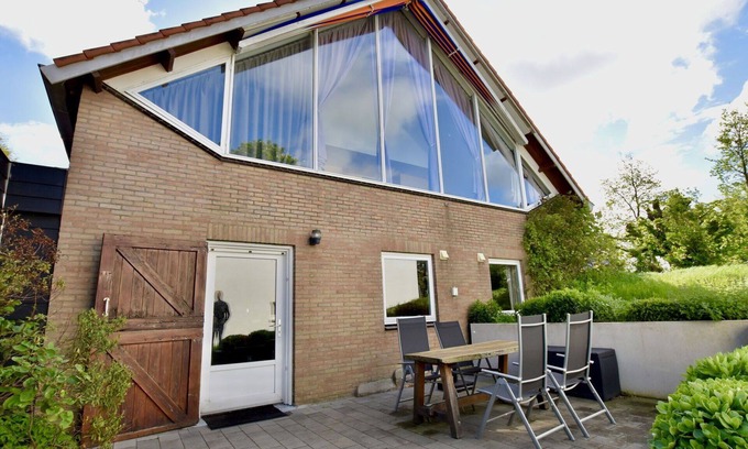 Wissenkerke Villa | Beautiful villa for 4 people with WIFI, TV, terrace, pets allowed and parking