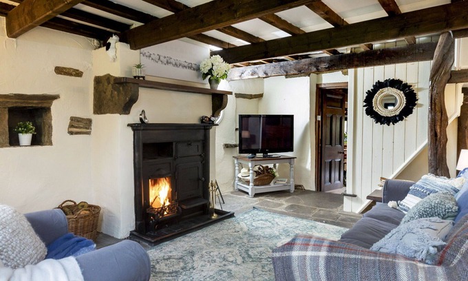 Bury House | Beautiful villa for 2 people with WIFI, TV, pets allowed and parking