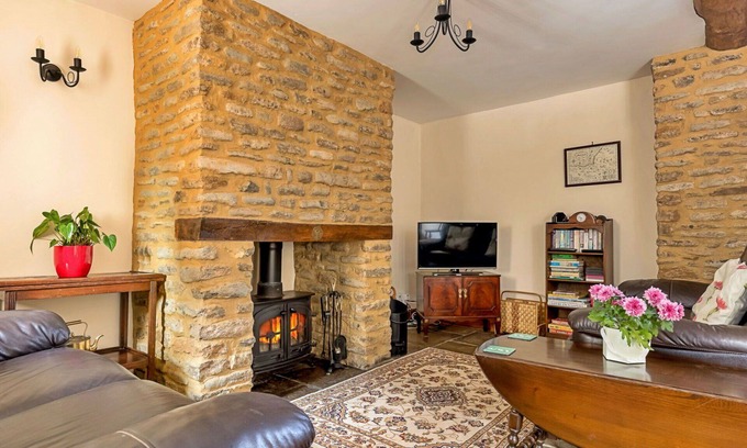 South Cheriton House | Beautiful villa for 4 guests with WIFI, TV, pets allowed and parking