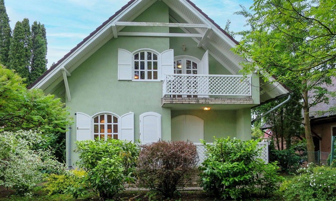 Siofok-Sosto House | Beautiful villa for 7 guests with TV, terrace, pets allowed and parking