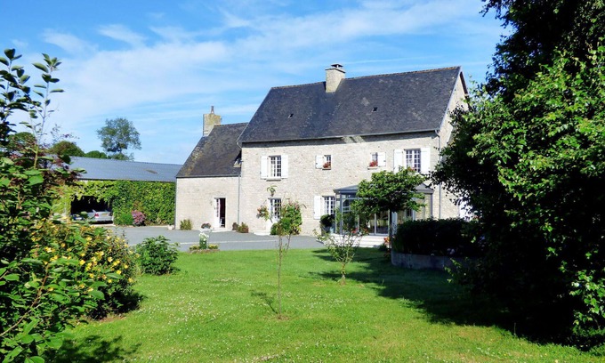 Biniville House | Beautiful villa for 7 people with WIFI, TV, terrace and pets allowed