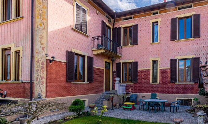 Porto Ceresio House | Beautiful villa for 7 guests with WIFI, TV and balcony
