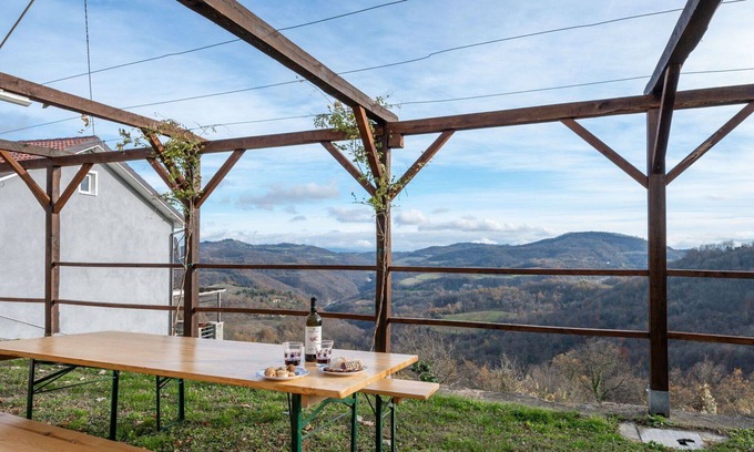 Gottasecca House | Beautiful villa with WIFI, hot tub, TV, patio, pets allowed, panoramic view and parking