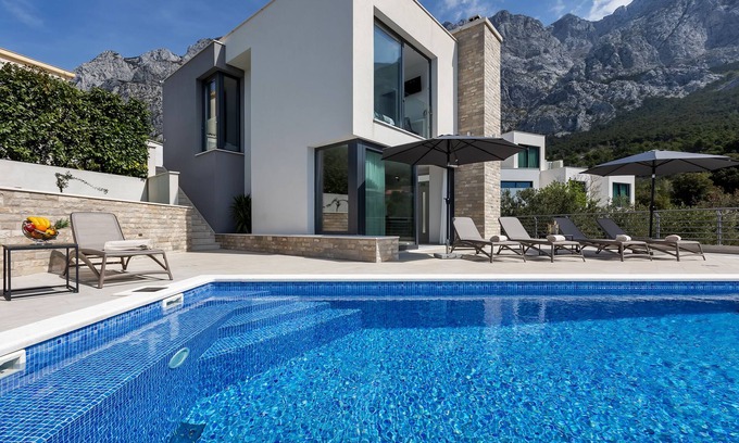Veliko Brdo Villa | Beautiful Villa with heated pool, terrace with sea view, barbecue, 3 bedrooms