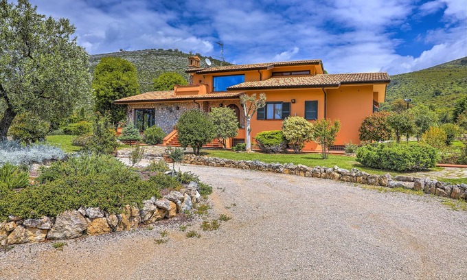Fondi Villa | BEAUTIFUL VILLA WITH SWIMMING POOL AND PRIVATE PARK