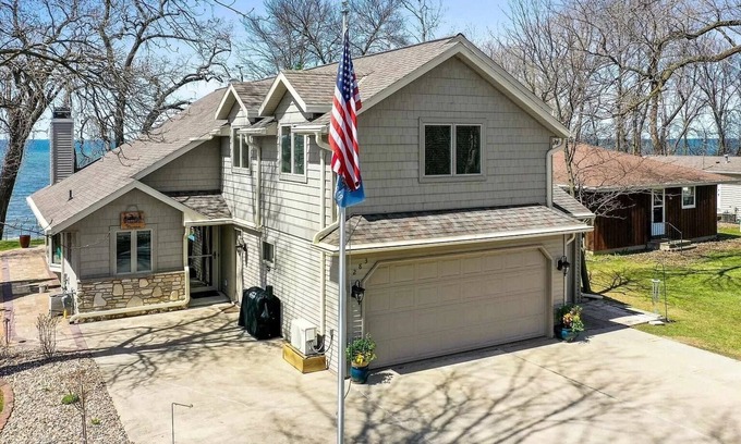 Luxemburg House | Beautiful waterfront home on Green Bay in Door County.