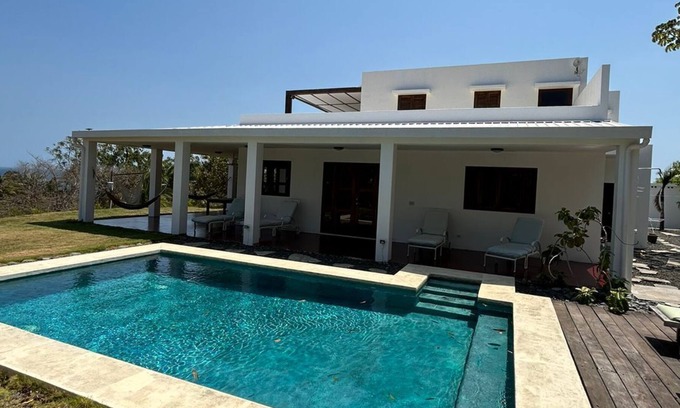 Punta Mala Villa | Beautiful White House on Destiladeros Hills