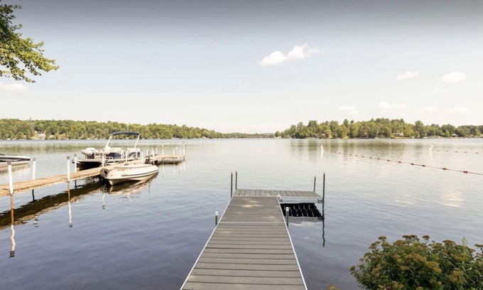 White Lake House | Beautiful White Lake Lakehouse on Woodstock Way!