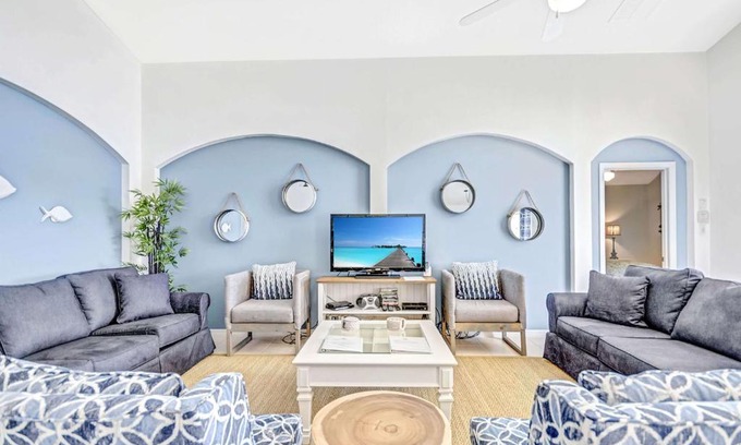 Highgate Park House | Beautifully Decorated Remodeled Pool Home