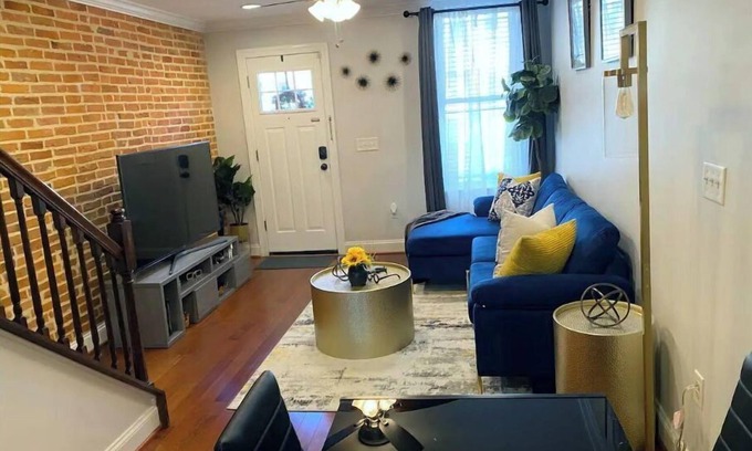 South Baltimore House | Beautifully decorated Federal Hill home w/rooftop