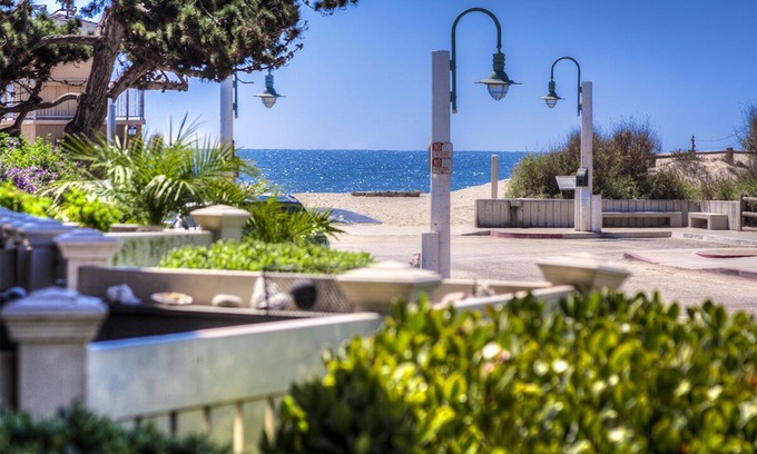 Carpinteria Condo | Beautifully Decorated Condo Steps to Beach