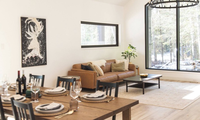 Victoria Beach Cottage | Beautifully Designed 4 Season The New Casa Noir