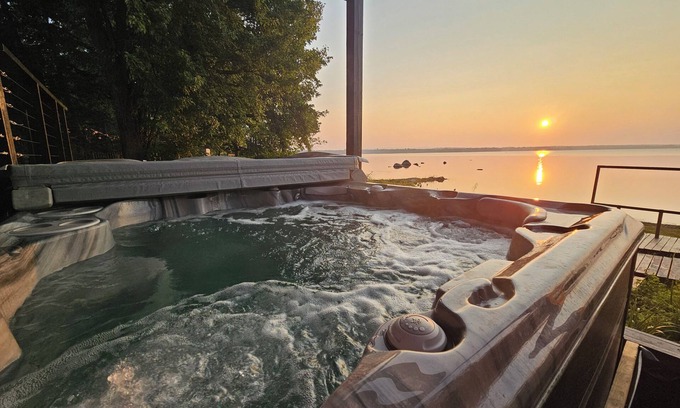 Petawawa Cottage | Beautifully Designed Cottage