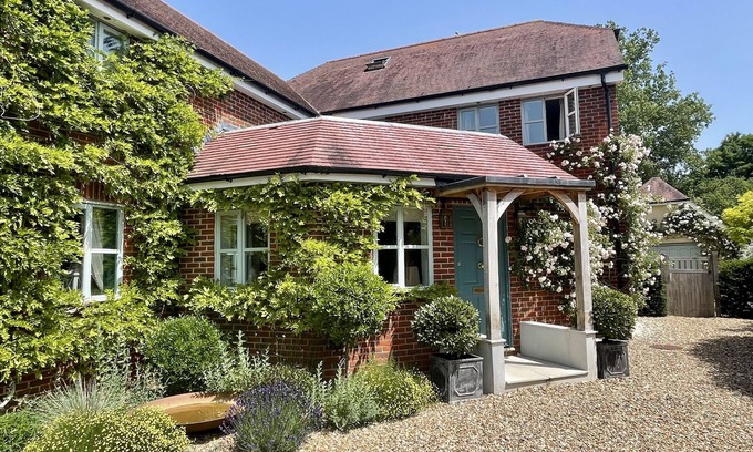 Amport House | Beautifully designed open plan home in picturesque countryside village of Amport