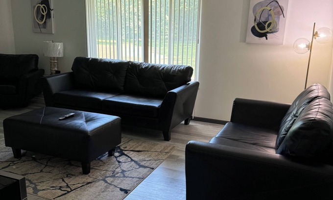 Ottawa Apartment | Beautifully furnished 2-bedroom one bath apartment with fitness room, in Toledo