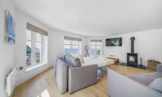Lynmouth Apartment | Beautifully furnished apartment with outstanding sea views!